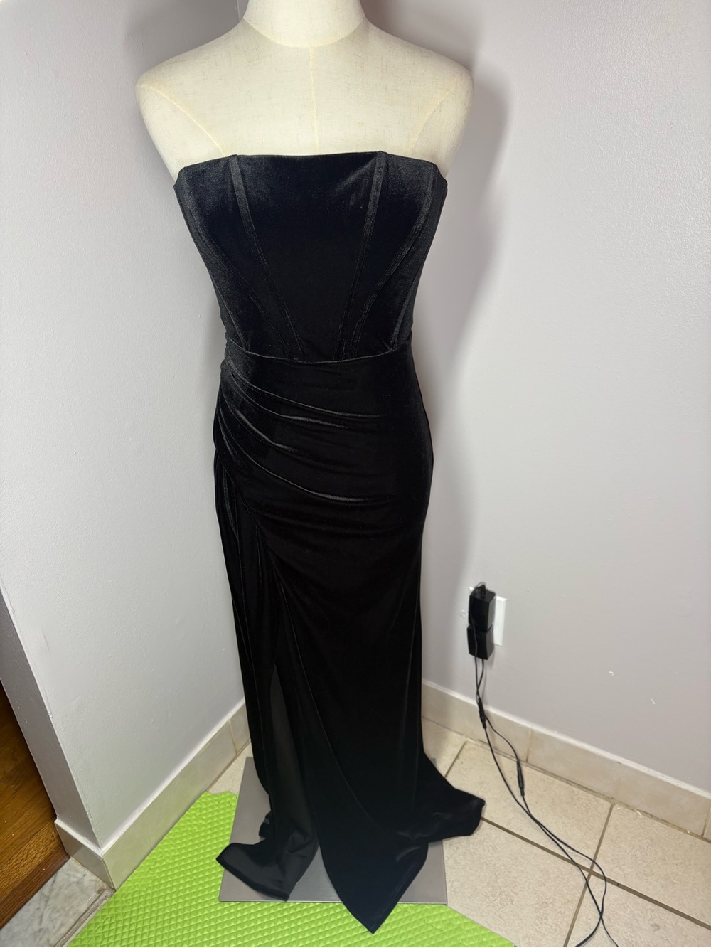 Azazie Lariza Black Velvet Bridesmaid Dress Floor Length Whimsygoth Size 2 - Picture 2 of 16